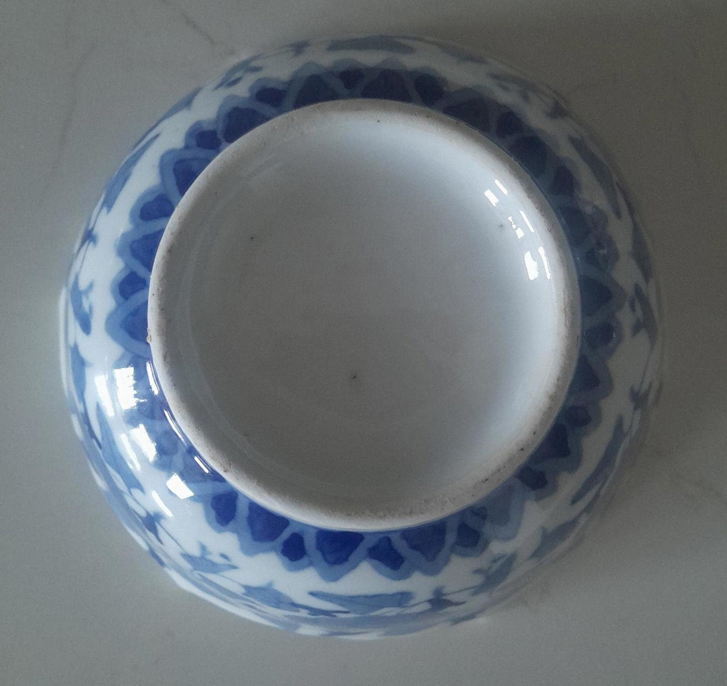 A Chinese blue and white floral decorative bowl