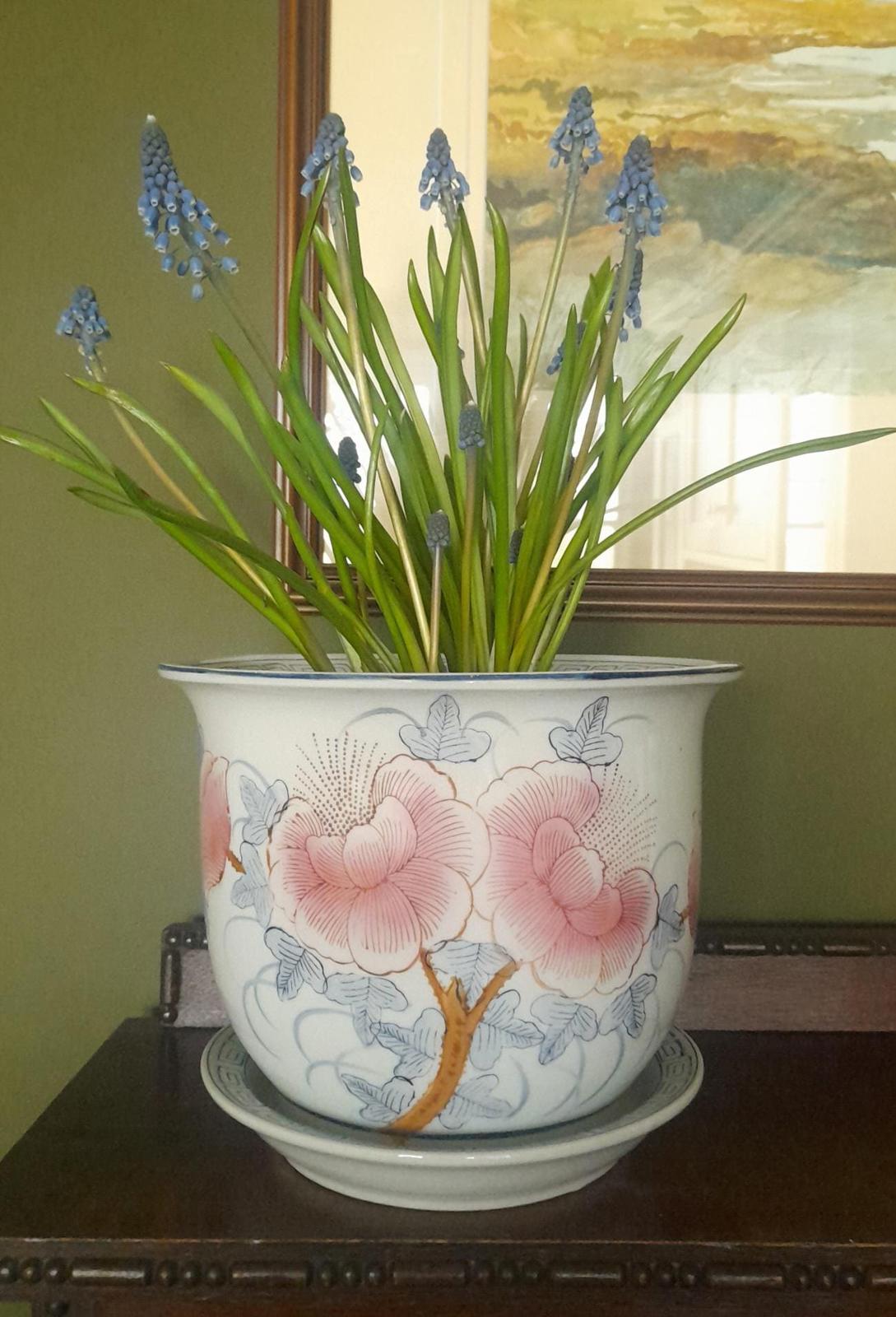 Large Chinese planter with plate