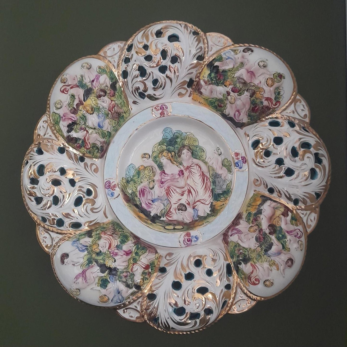 14" Porcelain Capadimonte wall plate