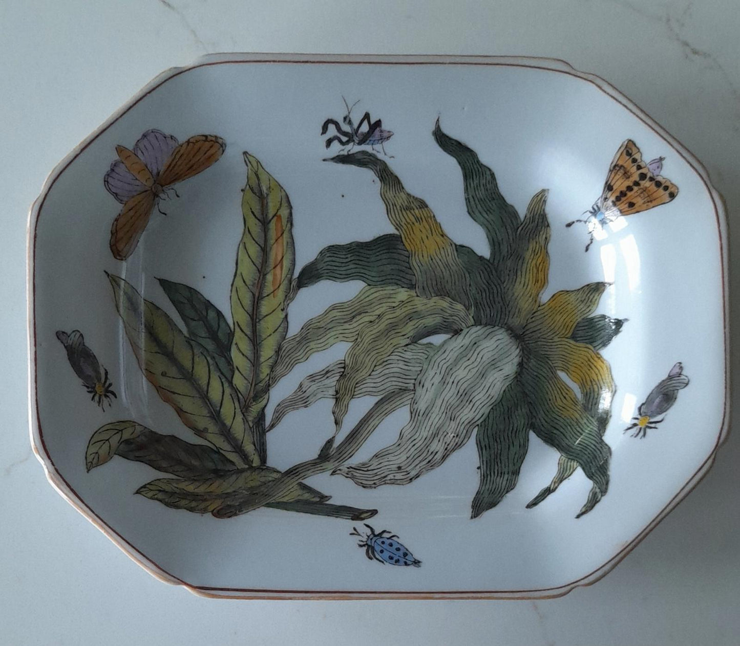 Small octagonal Chinese dish