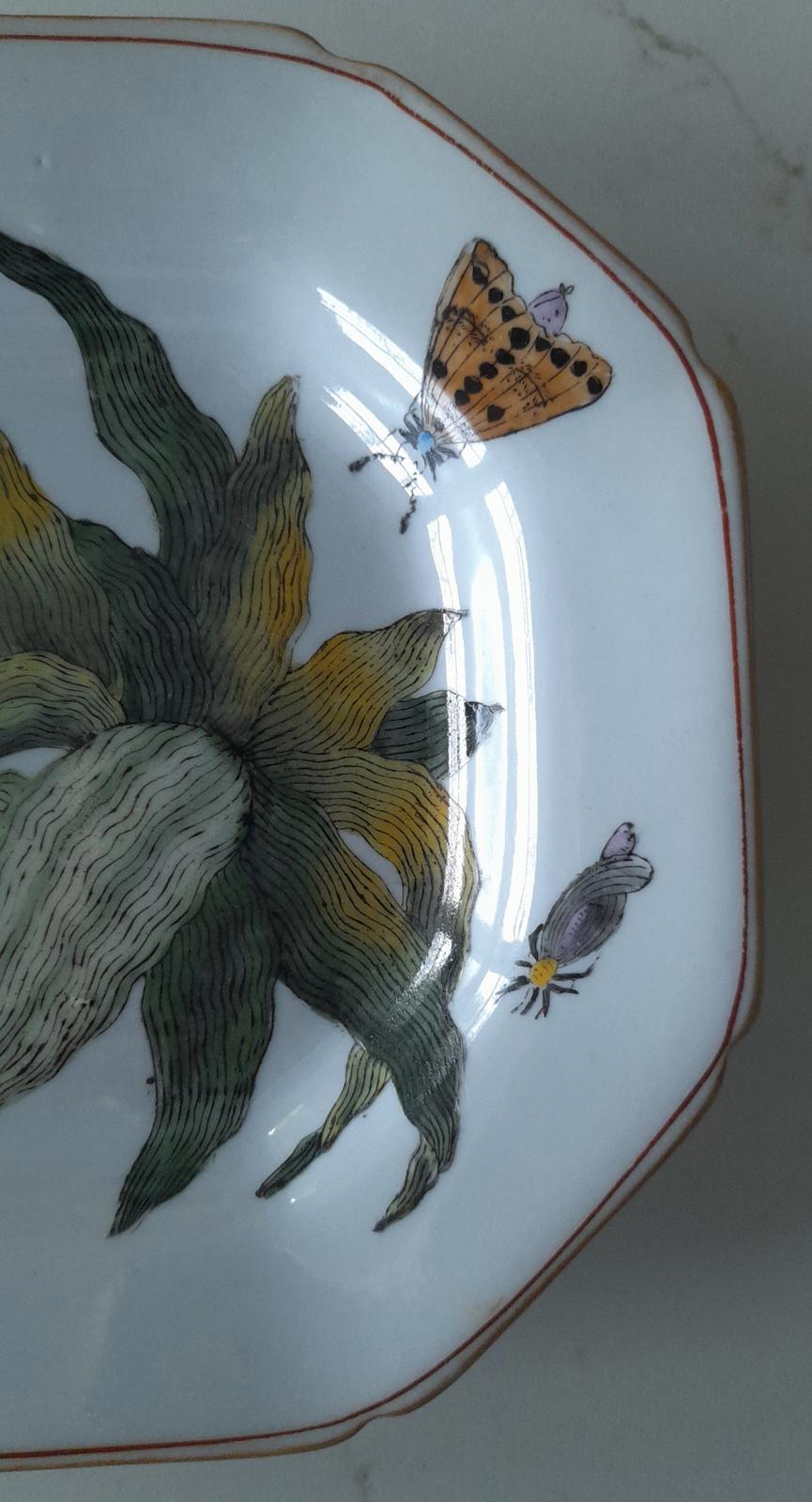 Small octagonal Chinese dish
