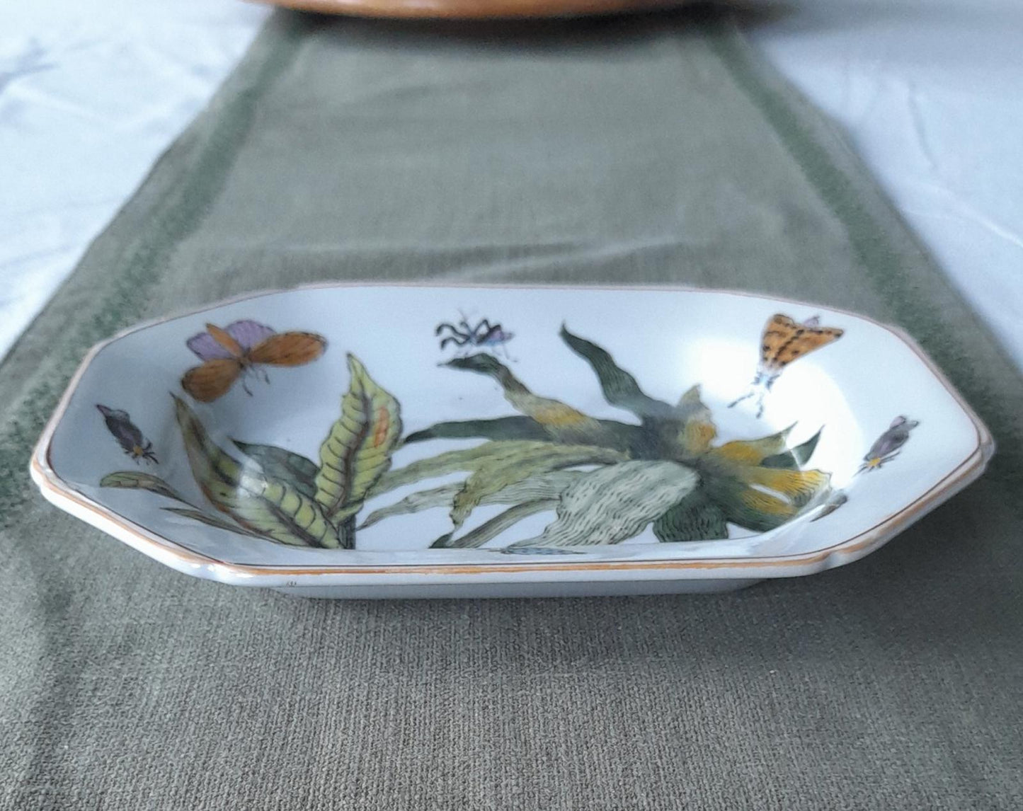 Small octagonal Chinese dish