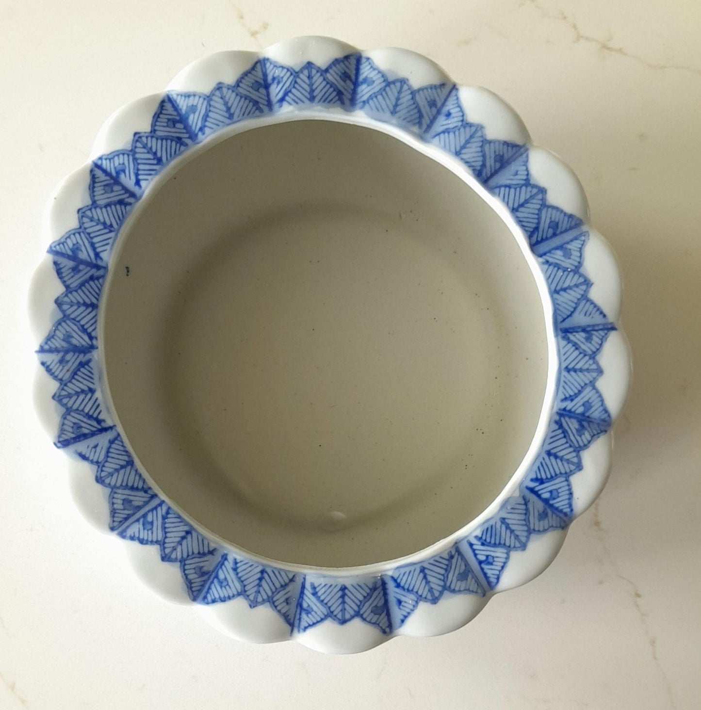 Blue and Chinese shallow jardinaire plant stand