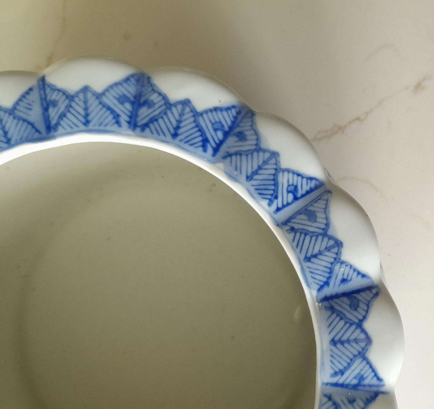 Blue and Chinese shallow jardinaire plant stand