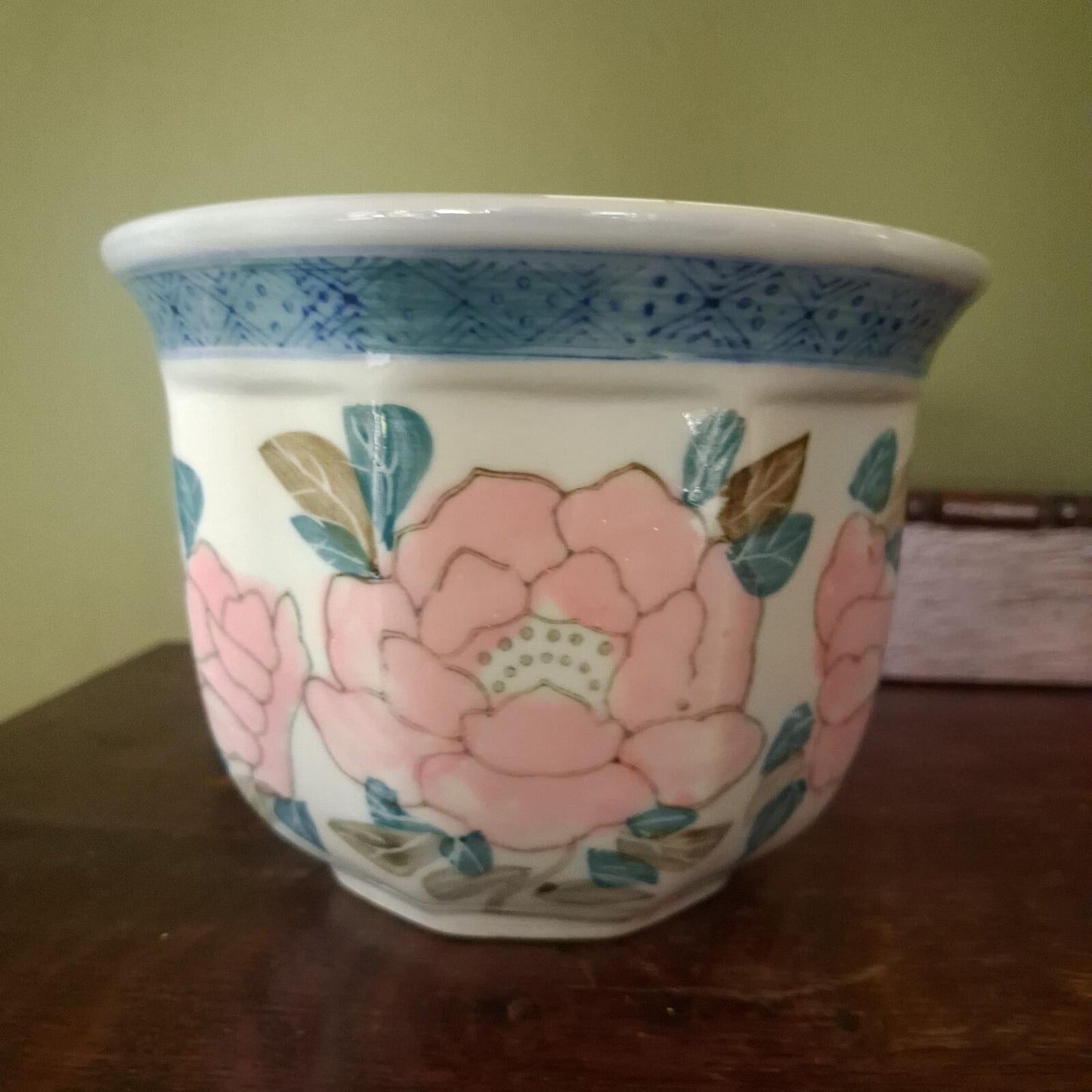 Small floral Chinese planter