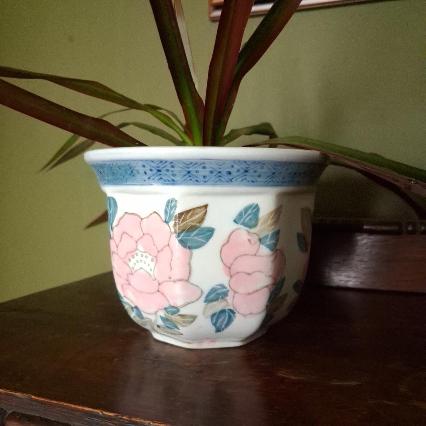 Small floral Chinese planter