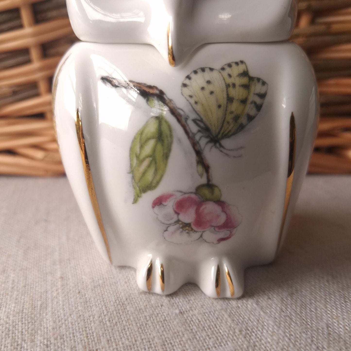 Anysley Nature's delight owl lidded trinket vessel