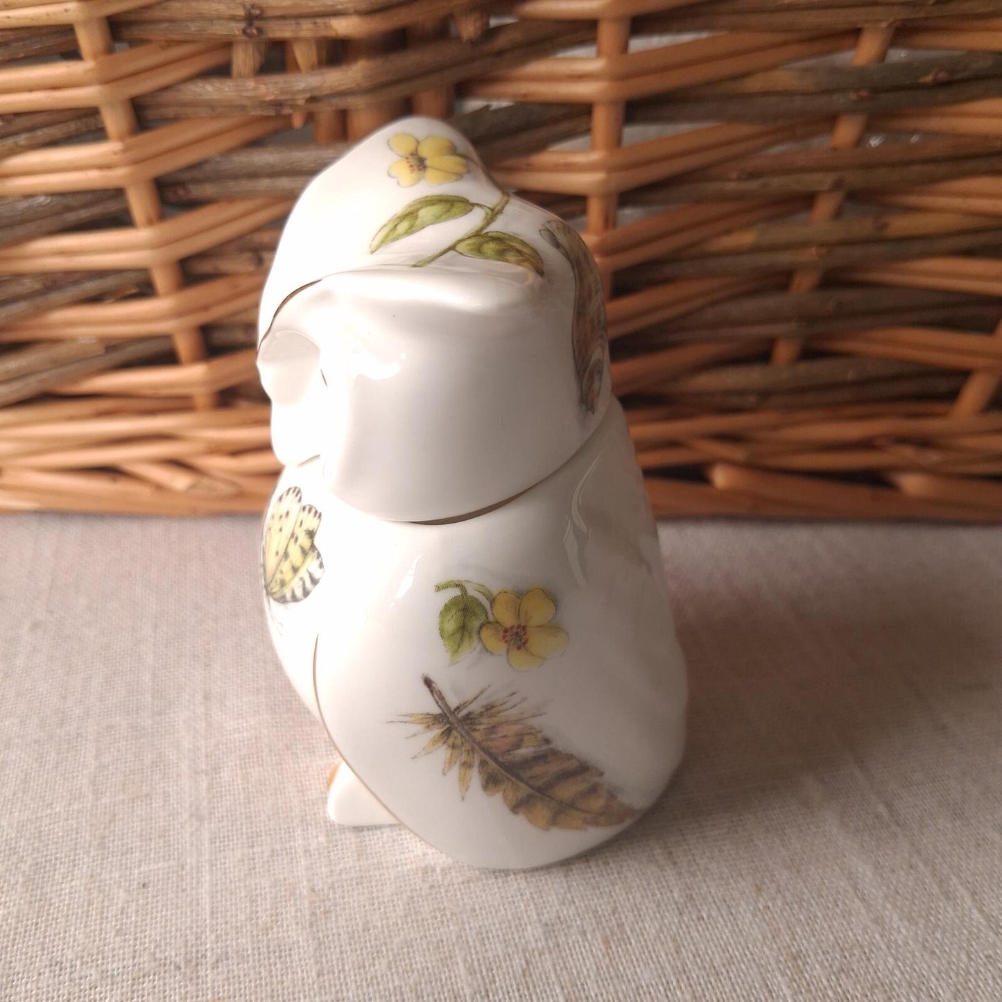 Anysley Nature's delight owl lidded trinket vessel