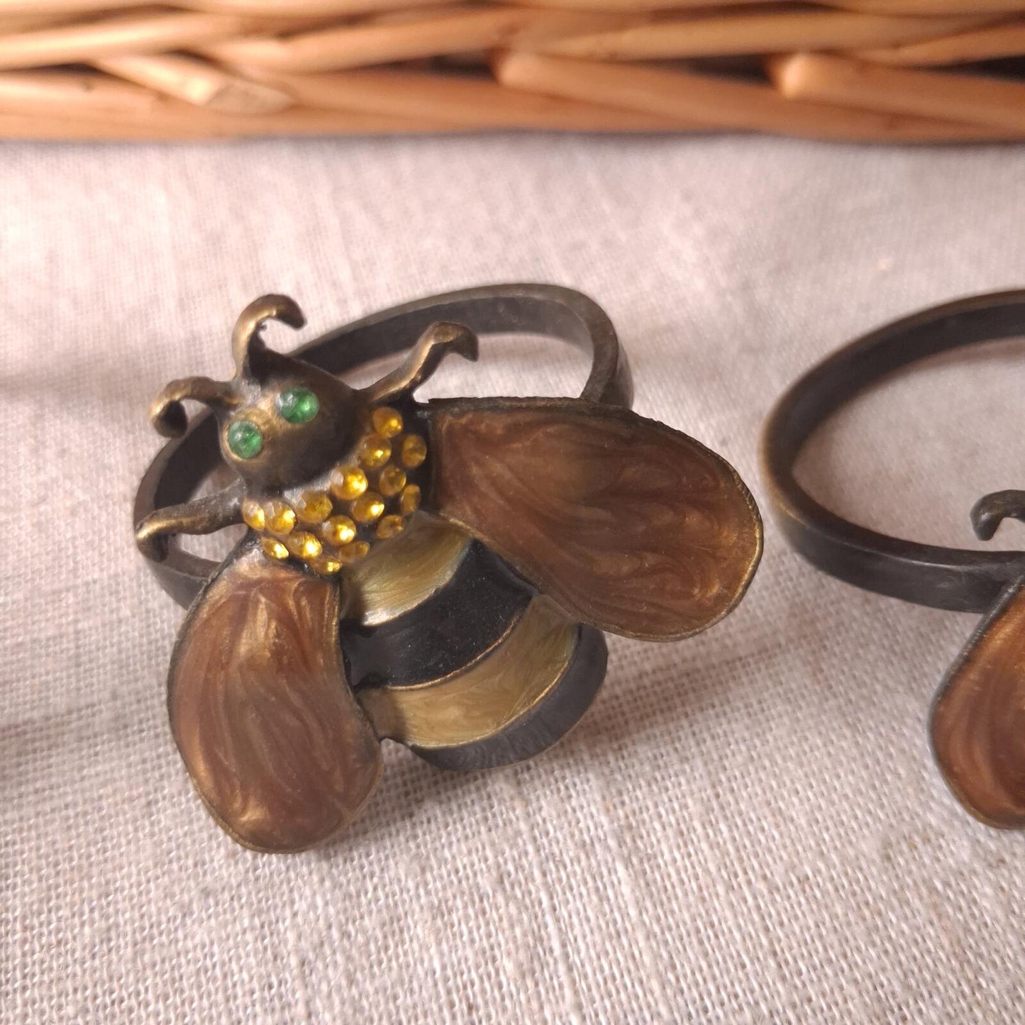 Set of 4 enamel bee napkins rings