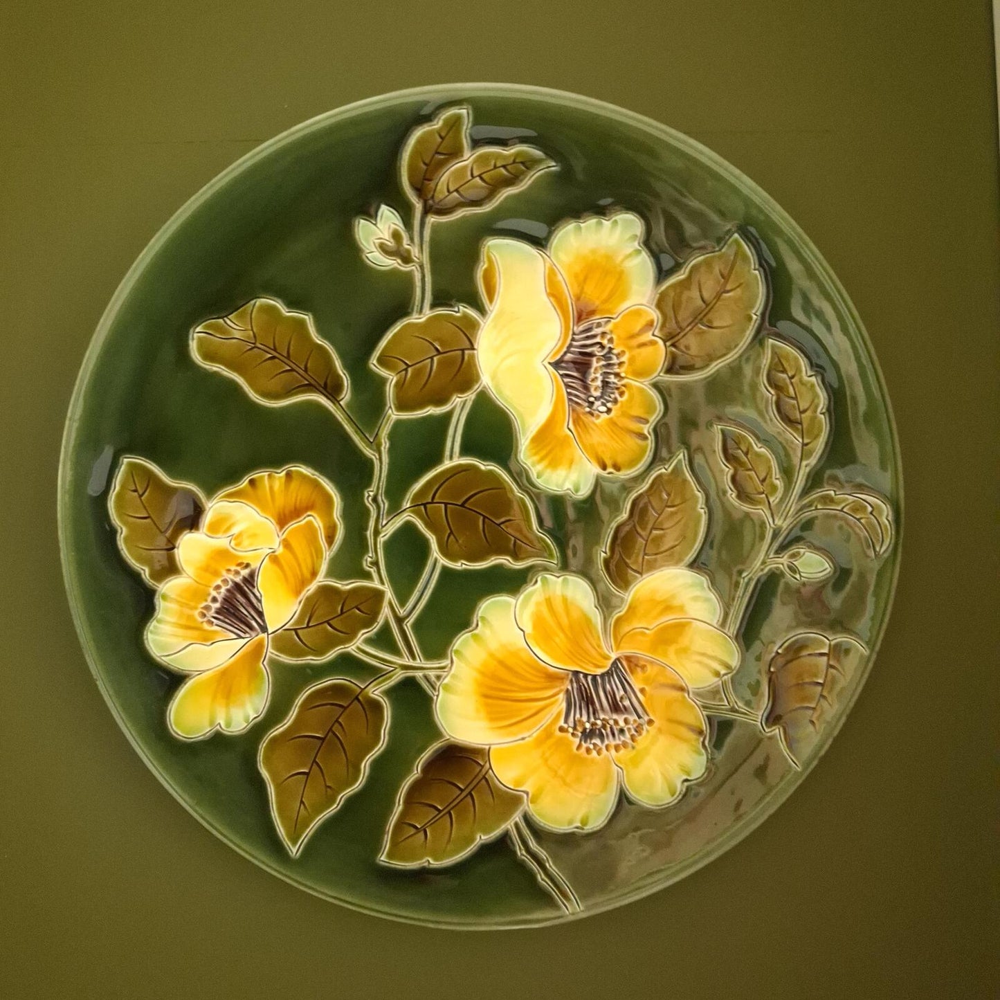Early 20th century Sarreguemines Majolica 34cm wall plate