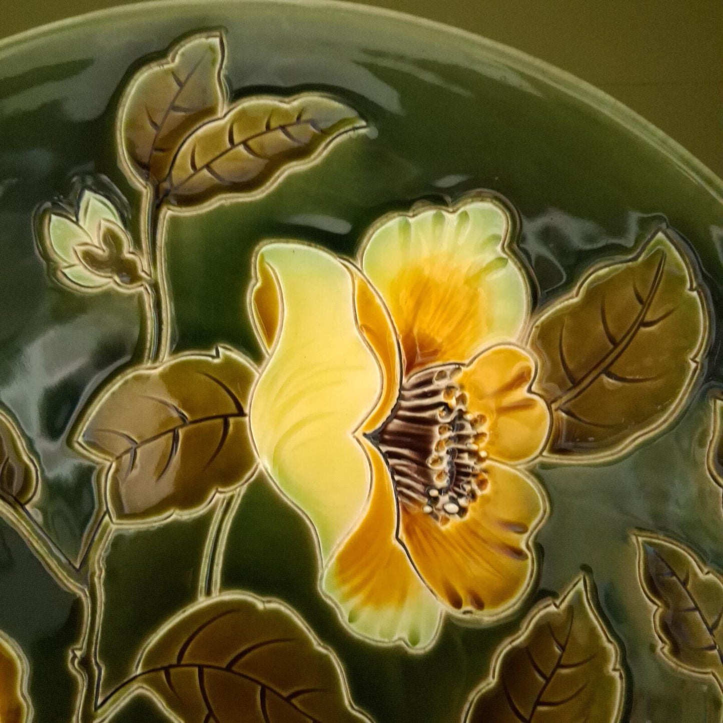 Early 20th century Sarreguemines Majolica 34cm wall plate