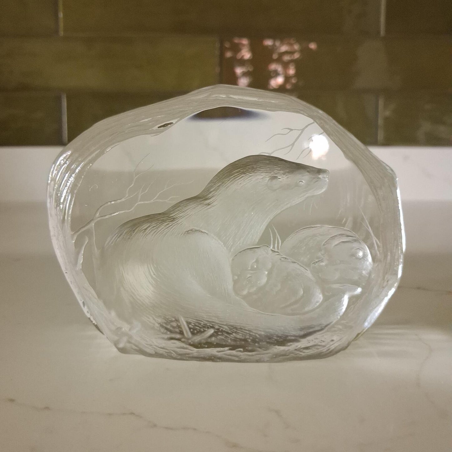 Dartington Crystal Capredoni Otter & Cubs Paperweight