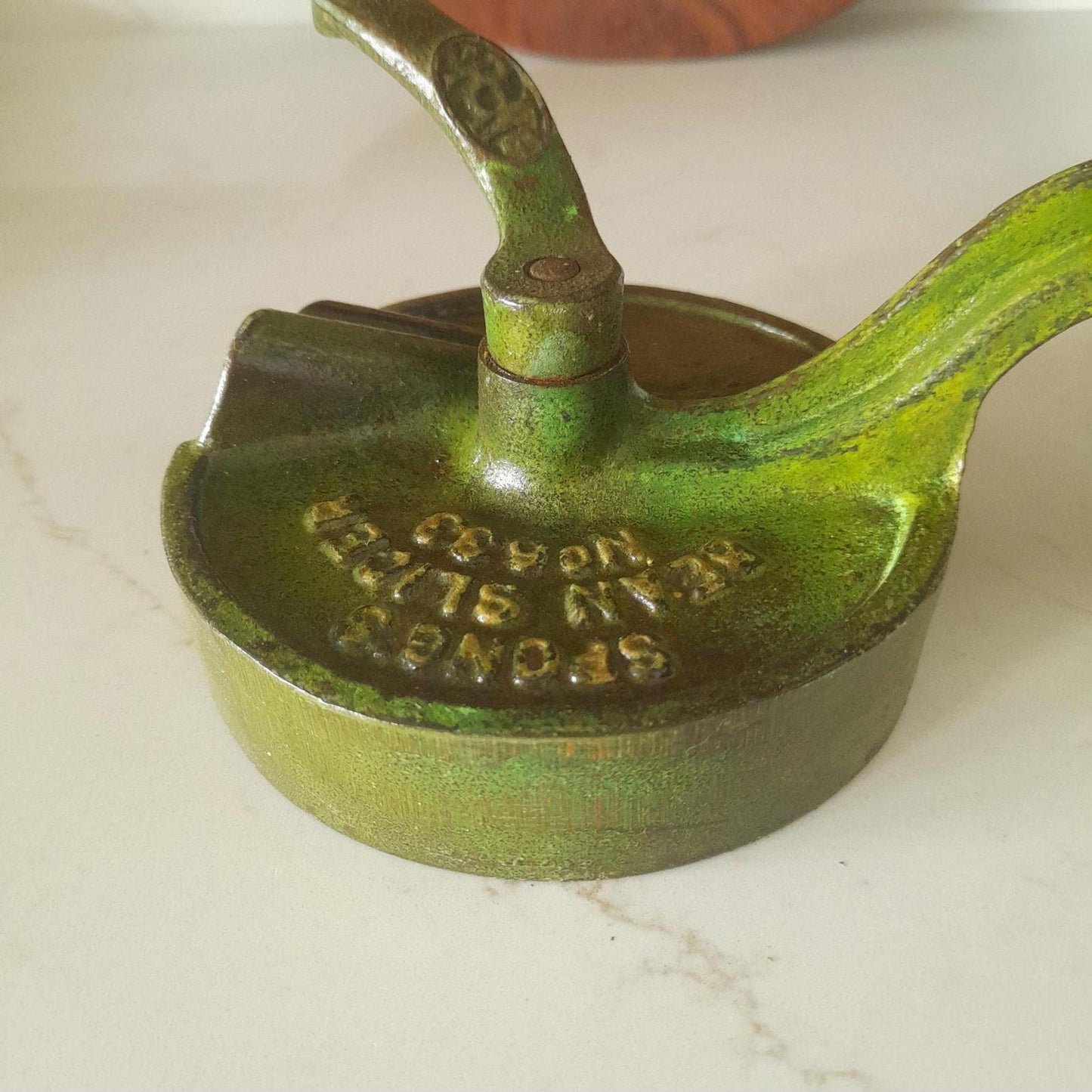 Vintage Spongs bean slicer