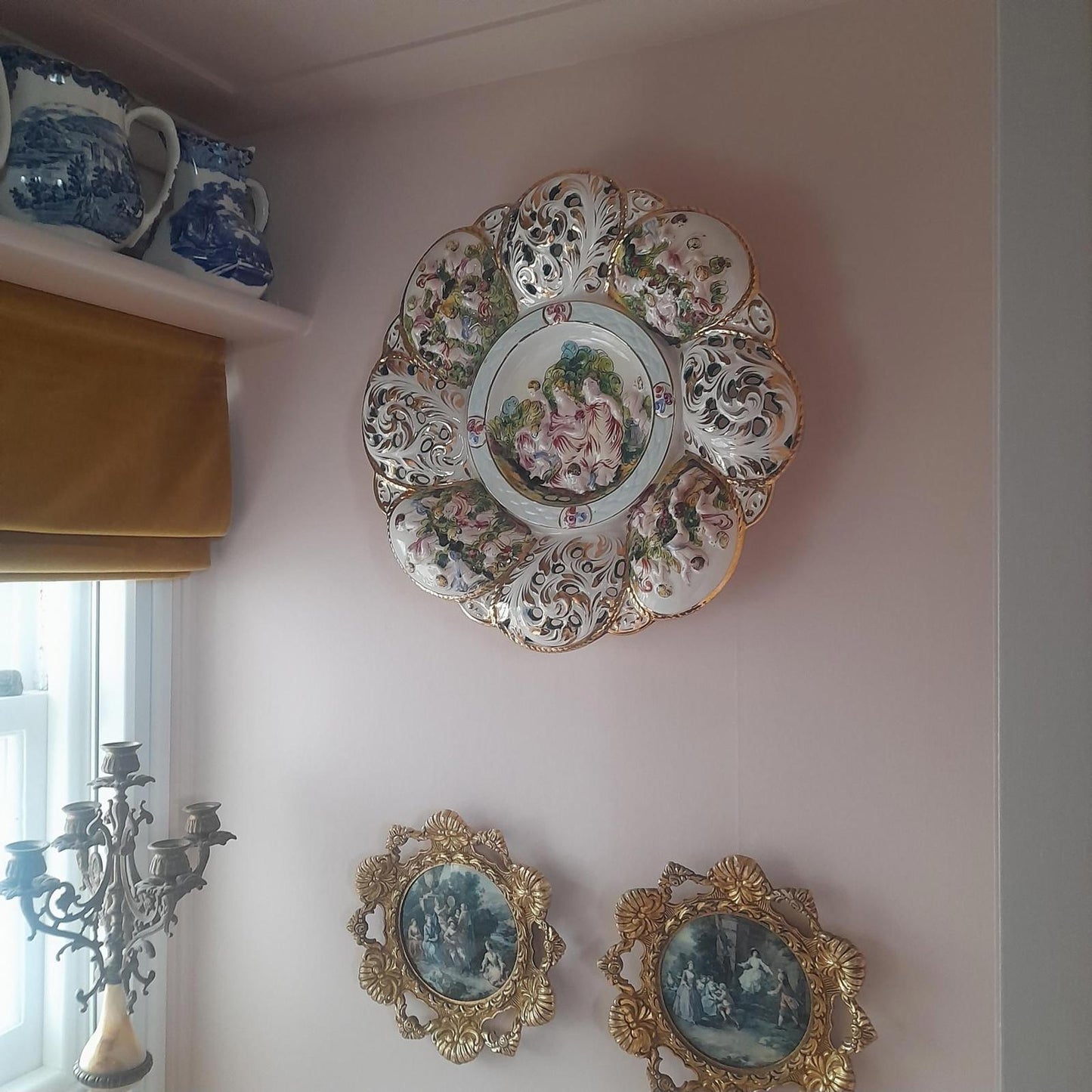 14" Porcelain Capadimonte wall plate