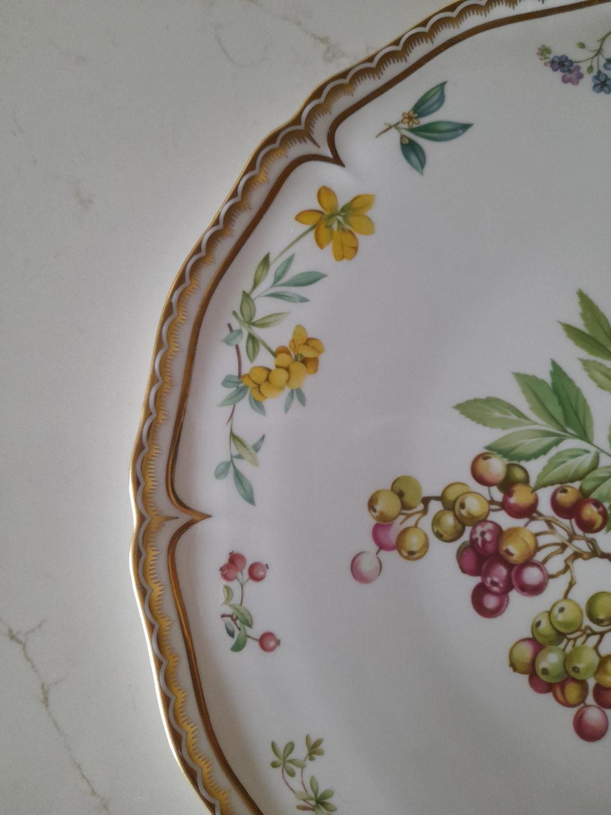 Royal Worcester Sandringham 13" cake