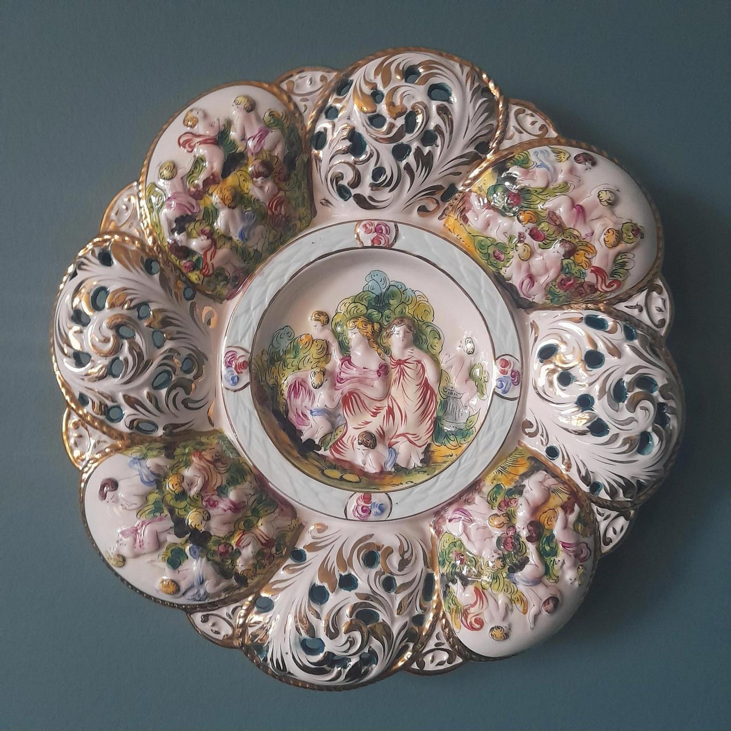14" Porcelain Capadimonte wall plate