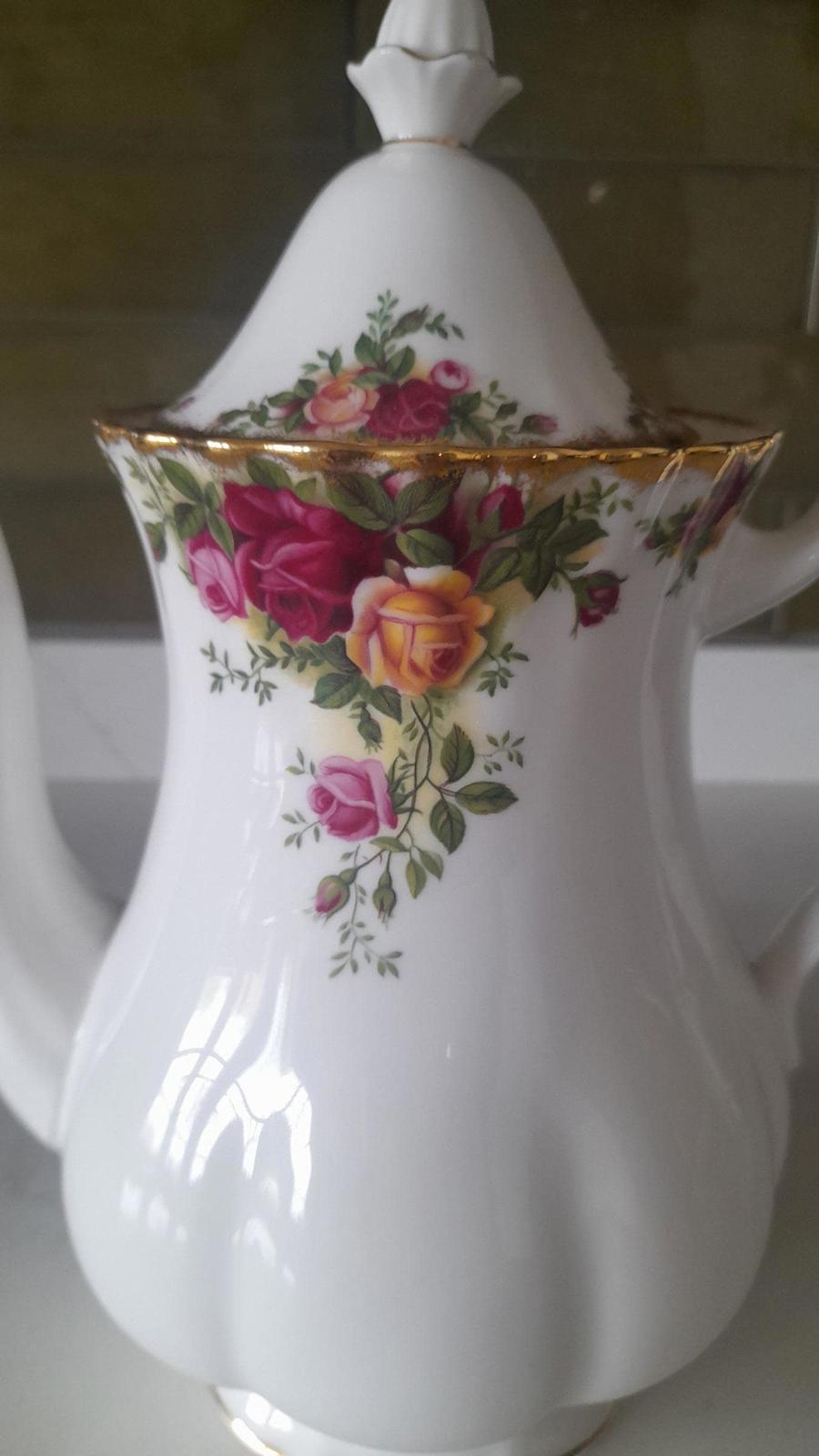 Royal Albert Old Country Roses 1962 coffee pot
