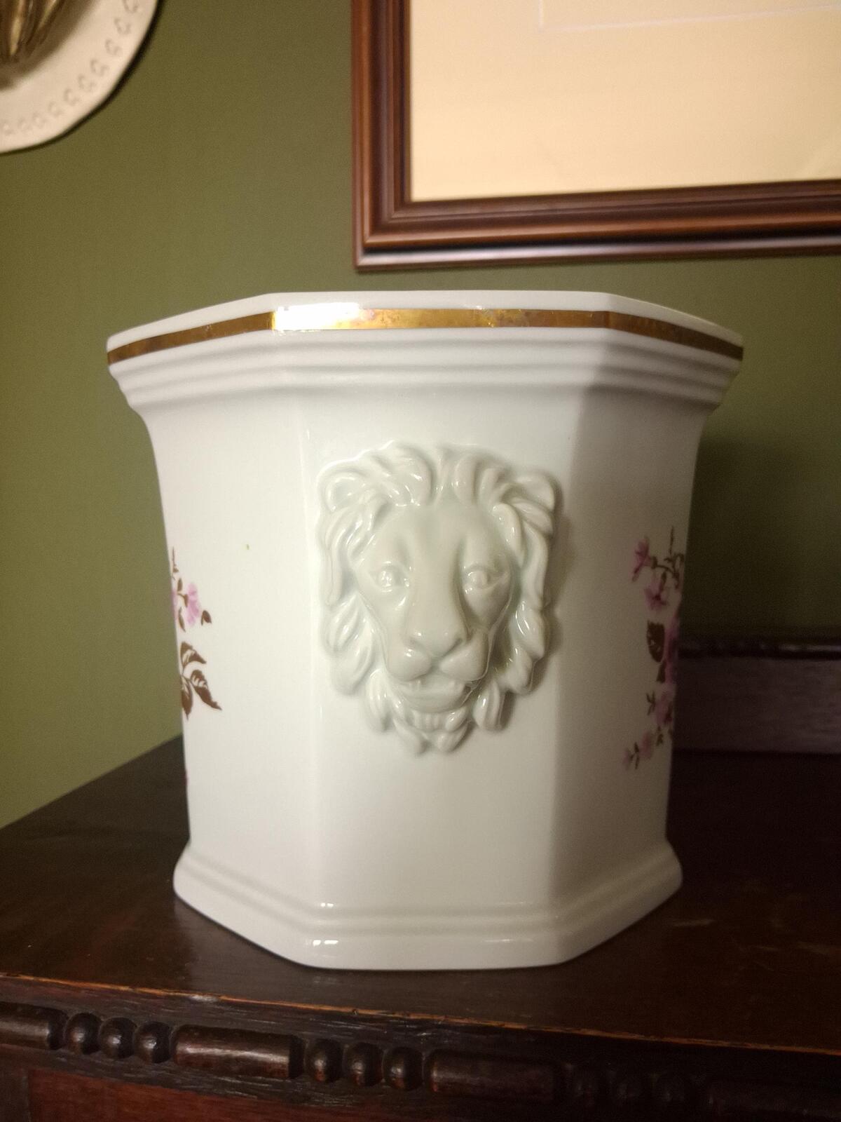 Lichte indoor planter