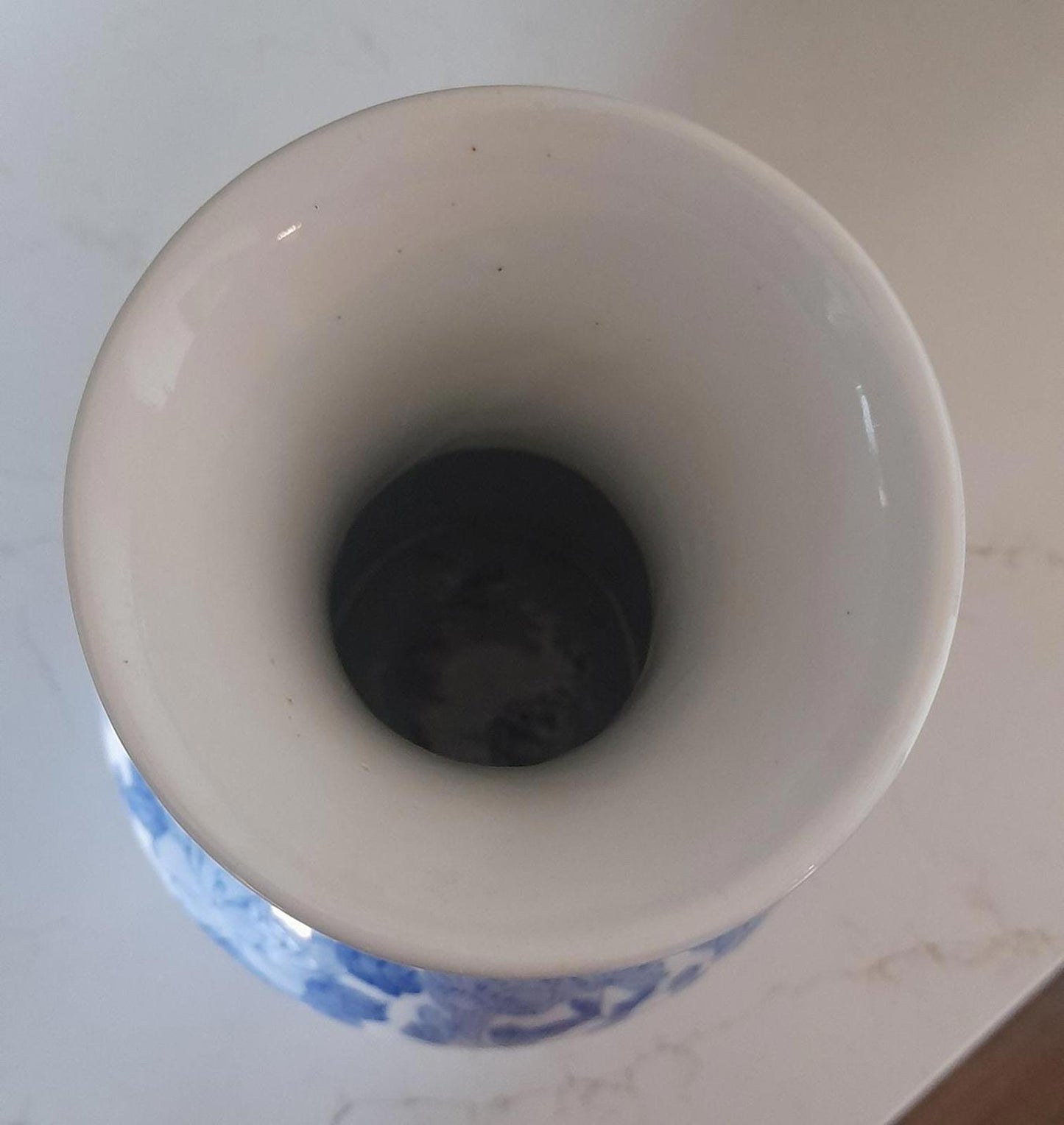 Blue and white Chinese Yuhuchunping tall vase