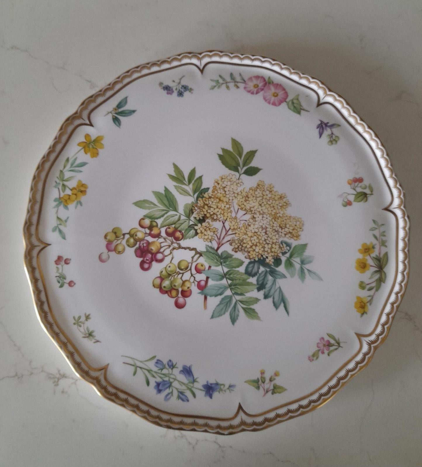 Royal Worcester Sandringham 13" cake