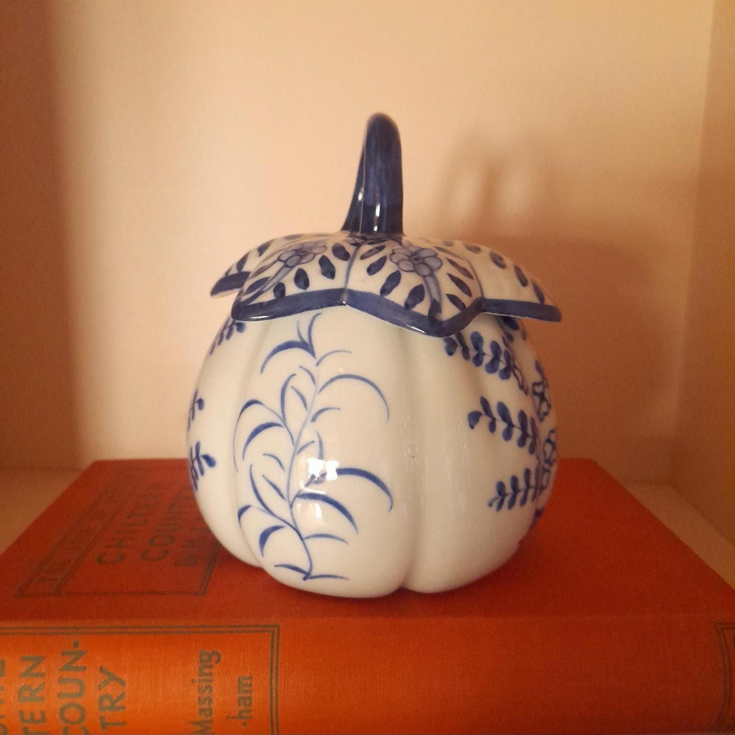 Blue and white floral lidded pumpkin pot