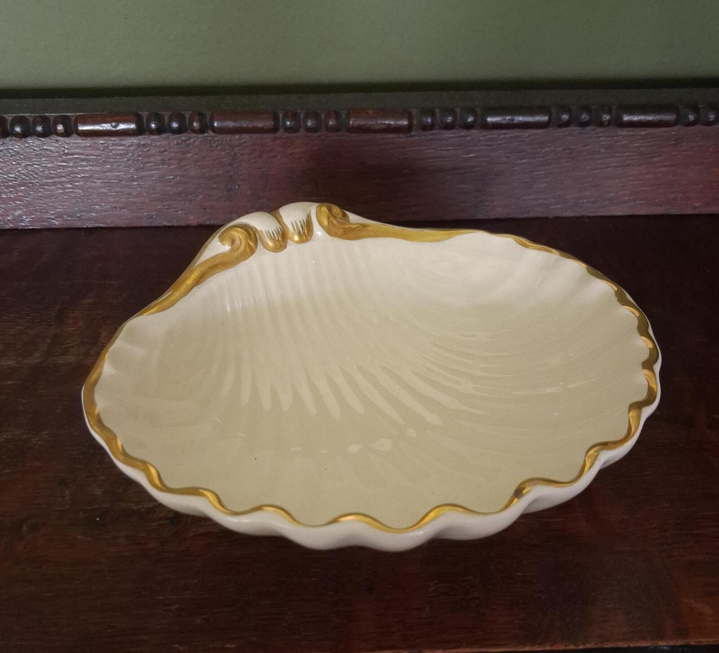 Masons Ivory shell dish with gold trim