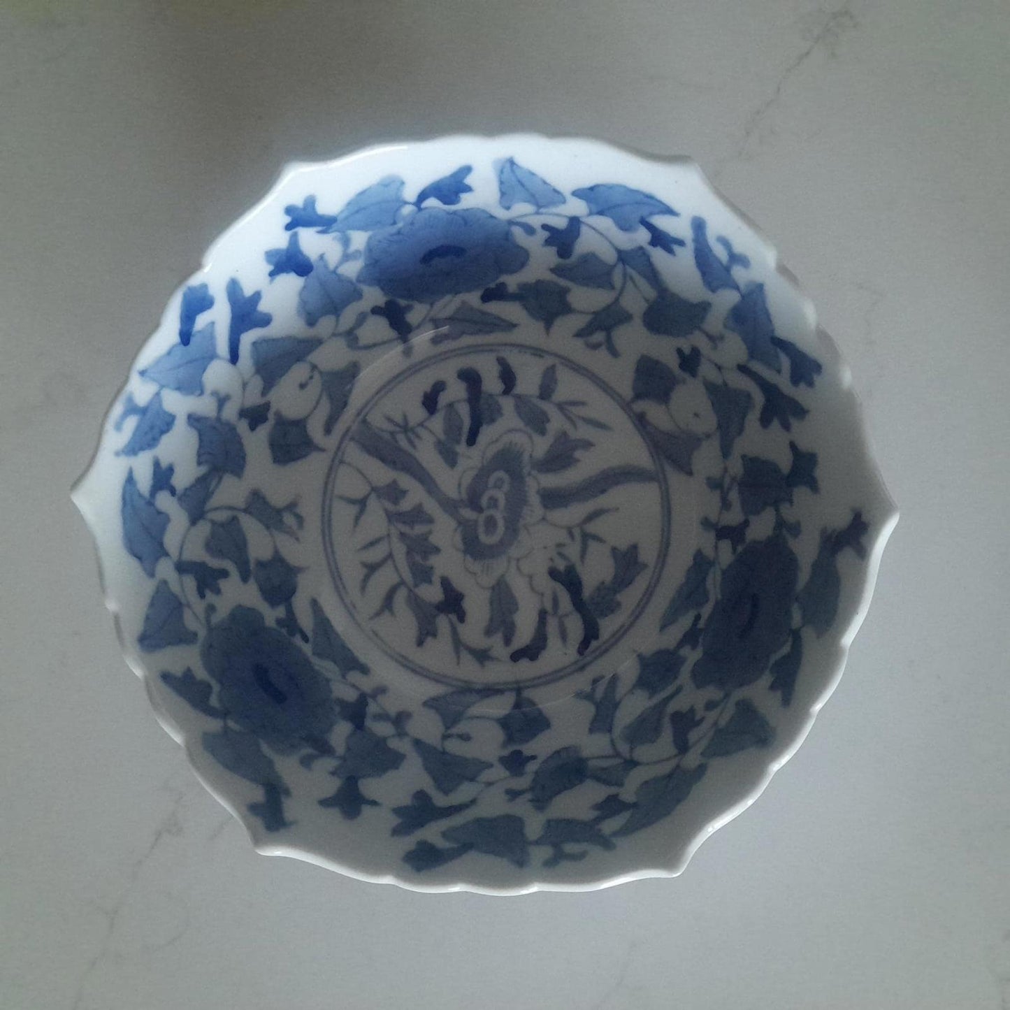 A Chinese blue and white floral decorative bowl