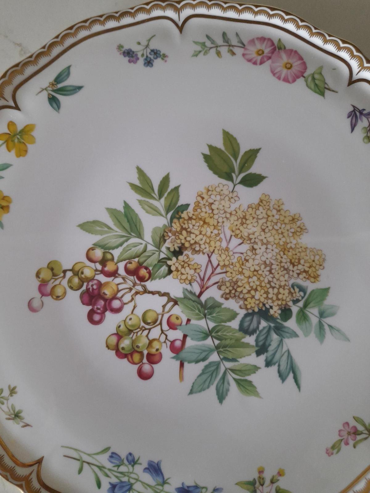 Royal Worcester Sandringham 13" cake