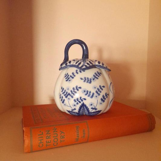 Blue and white floral lidded pumpkin pot