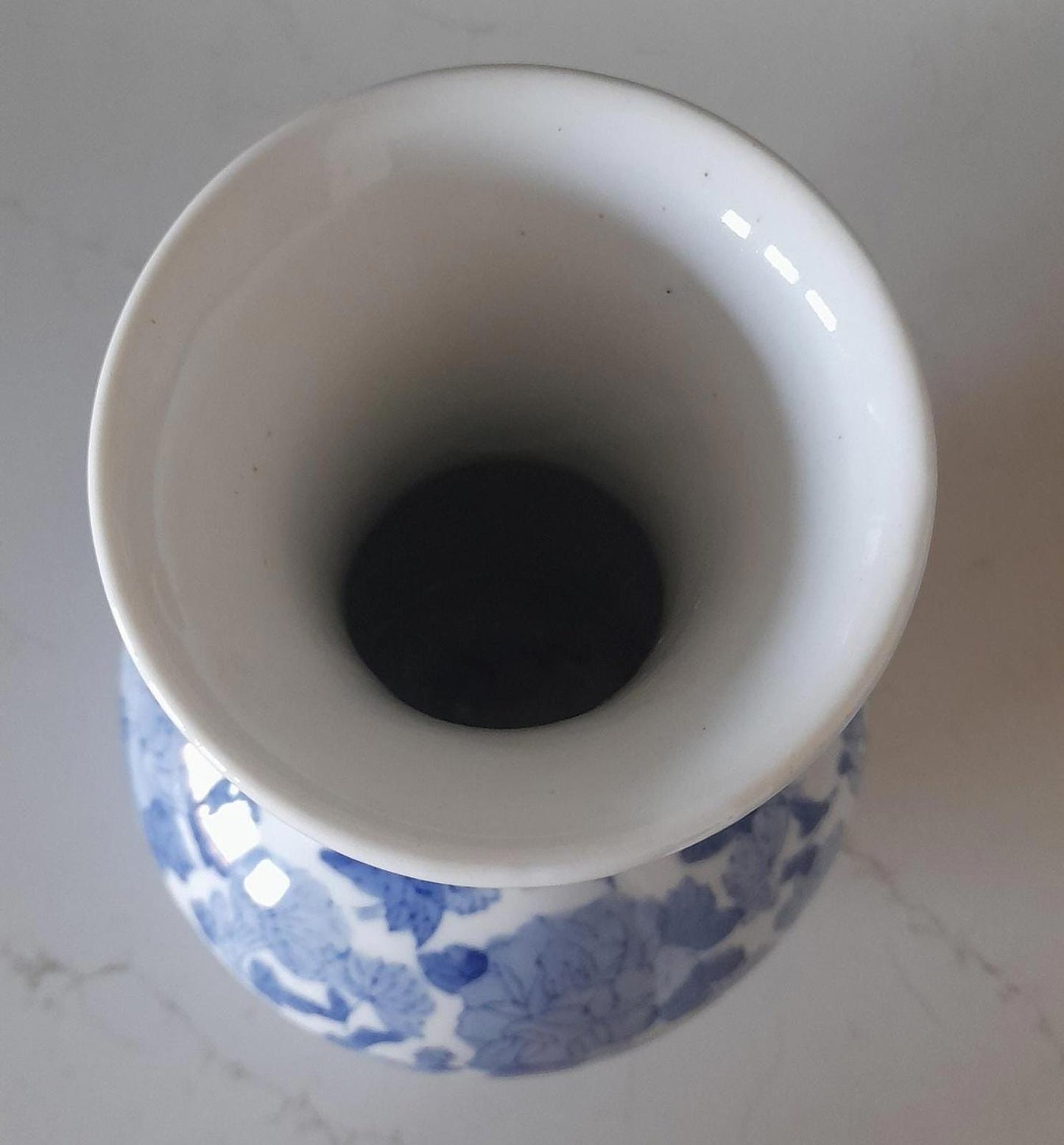 Blue and white Chinese Yuhuchunping tall vase